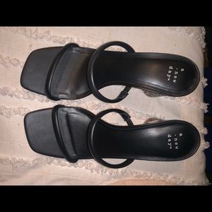 Black heels ( A NEW DAY)